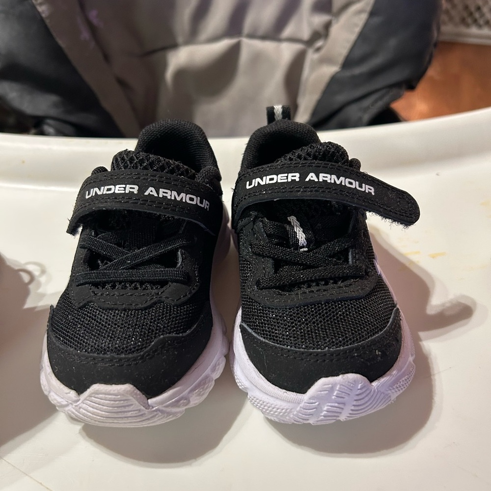 Toddler Under Armour Black and White Sneakers with Velcro Strap